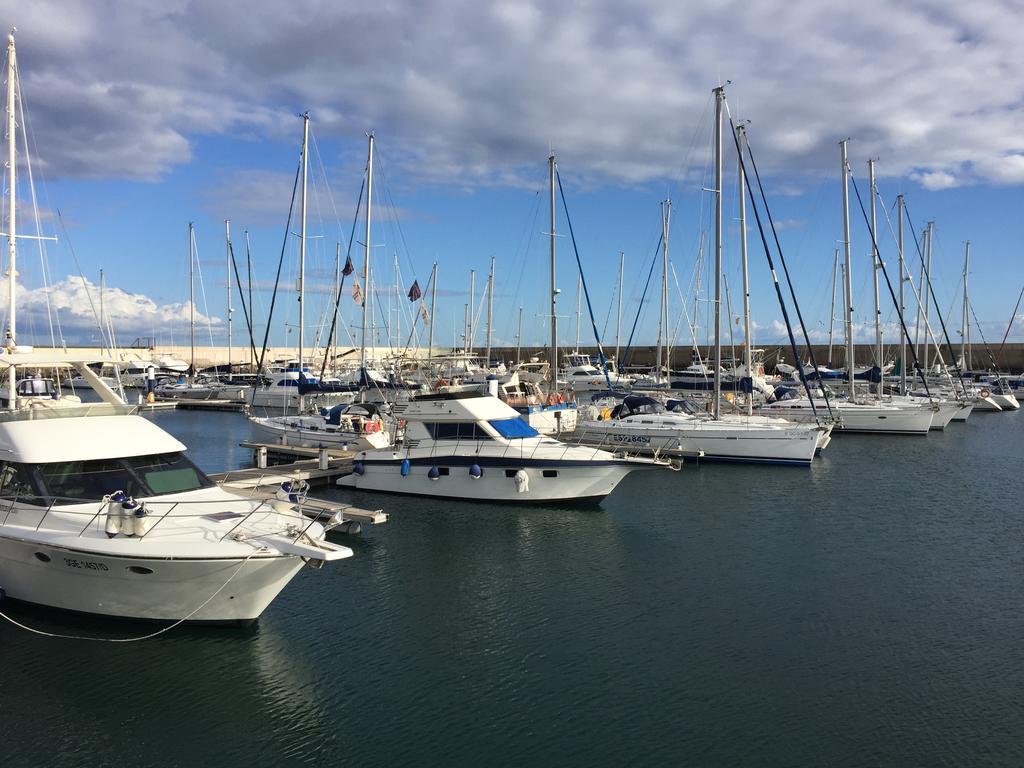 Puerto Calero Boat Hotel ภายนอก รูปภาพ